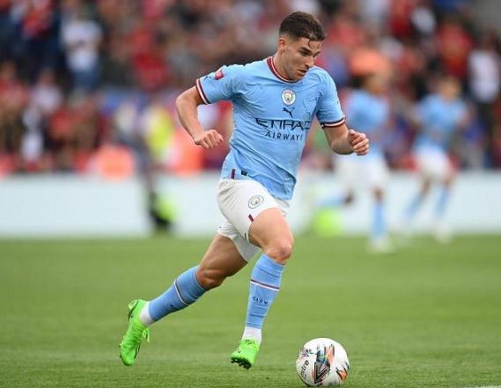 邵佳一上任：直面国足困境 为振兴拼尽全力