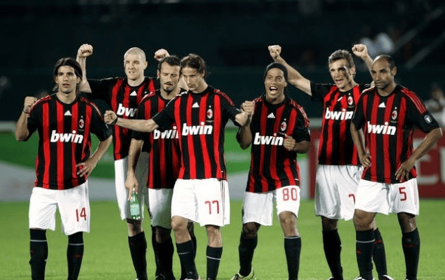 国足为于汉超送退役球衣