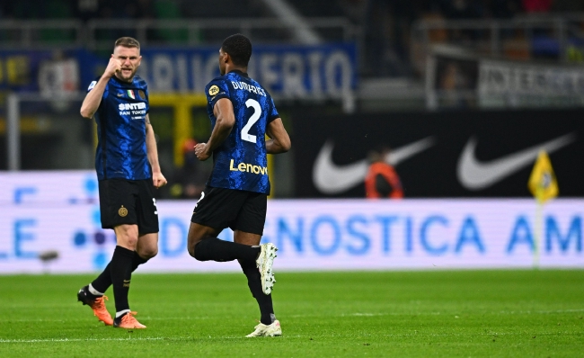 贡萨洛加西亚帽子戏法助皇马5比1胜贝蒂斯，成21世纪第二人