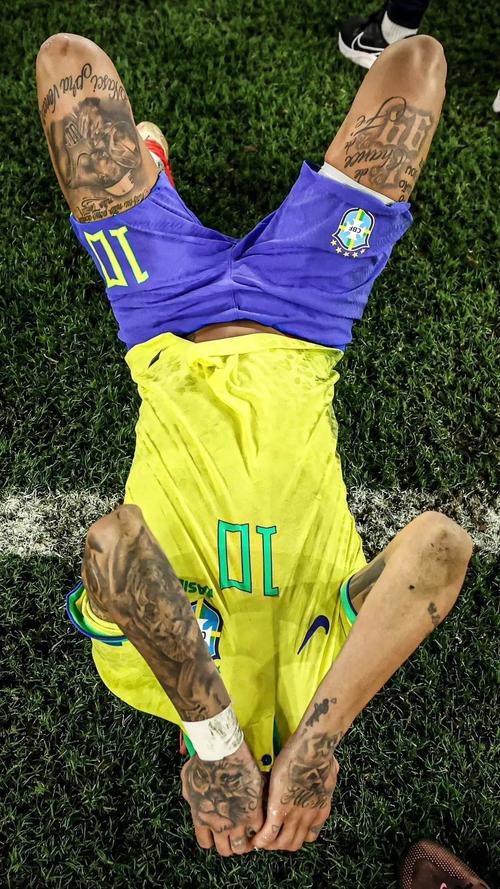 马刺终结6连败！文班替补21+6+3帽，布朗空砍27+8，卡斯尔险受伤