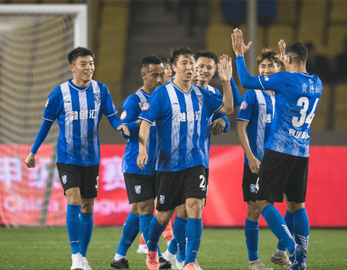 新疆男篮新任主教练别德夫·格兰主场亮相