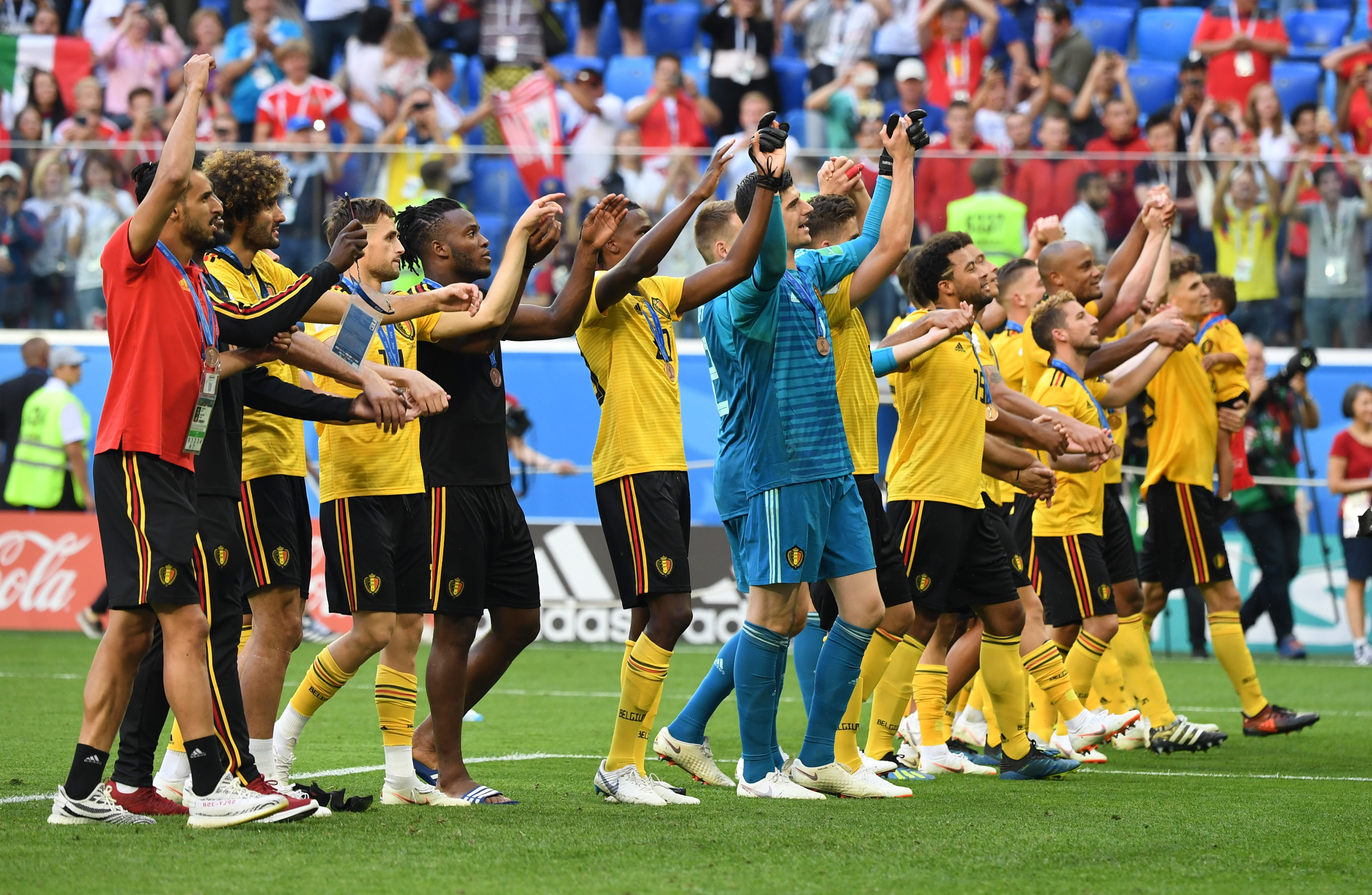 足坛悲喜夜！诞生2026年首冠，皇马会师巴萨，米兰绝平送国米大礼